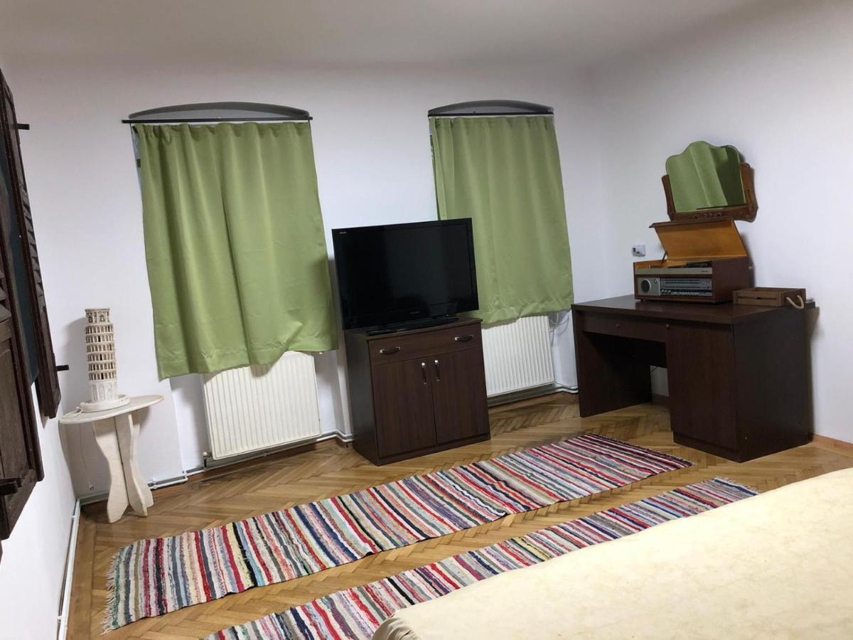 Garsoniera Centru Brasovアパートメント エクステリア 写真